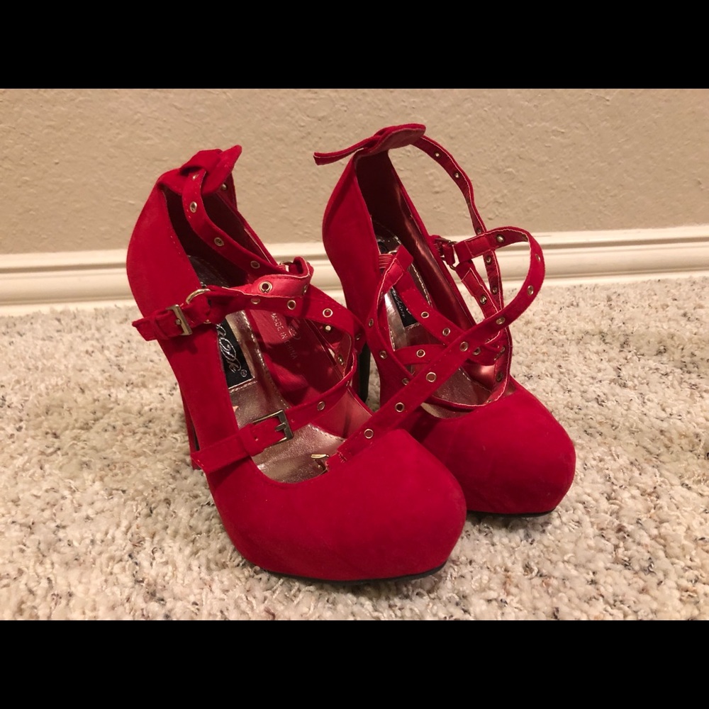 51/2 red platform heels bright red show stopper never worn brand new